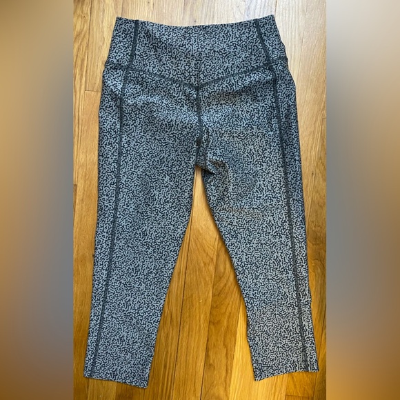 Nike Dri-FIT Black and Gray Capri Leggings Size XS - Picture 3 of 7